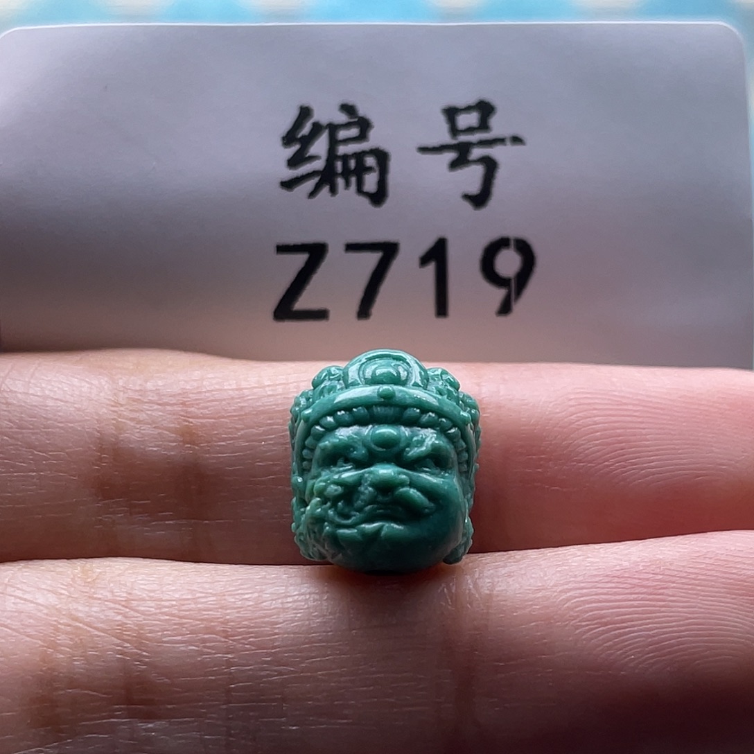 绿松石未镶嵌颈饰