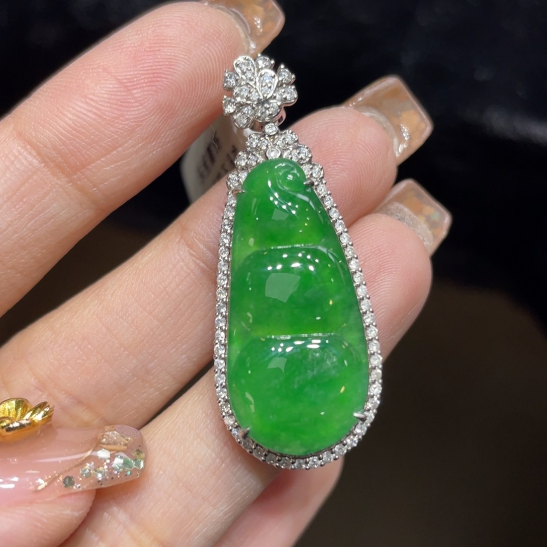 翡翠颈饰18K金镶嵌天然缅甸翡翠