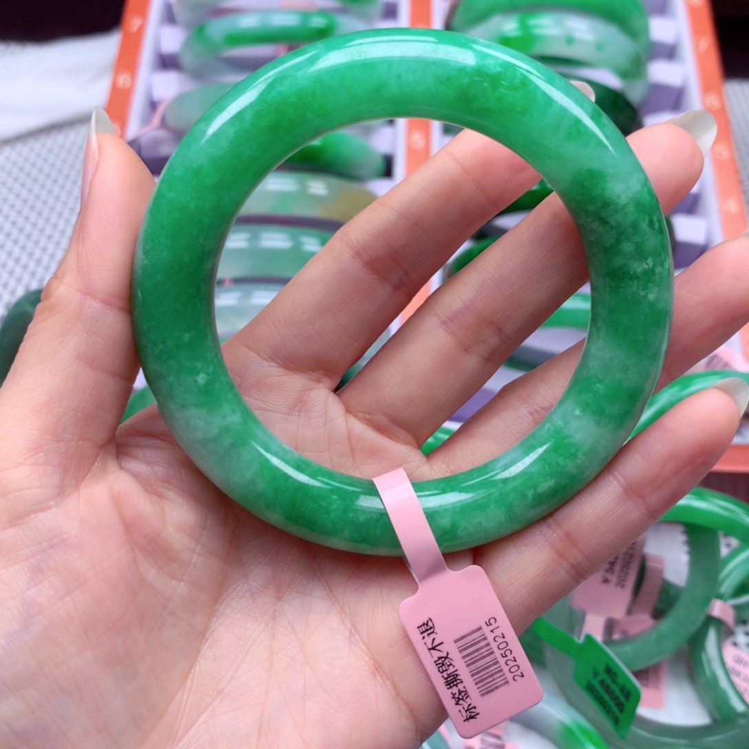 翡翠手镯未镶嵌用****4翡翠