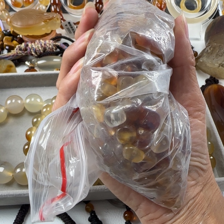 米***苏玛瑙/玉髓未镶嵌颈饰