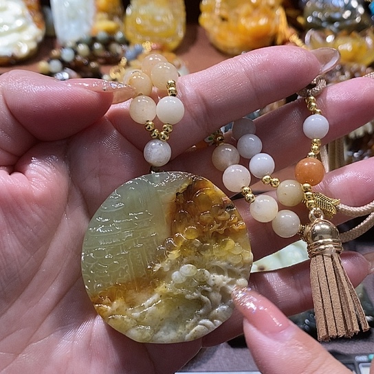 蛇纹石玉未镶嵌颈饰