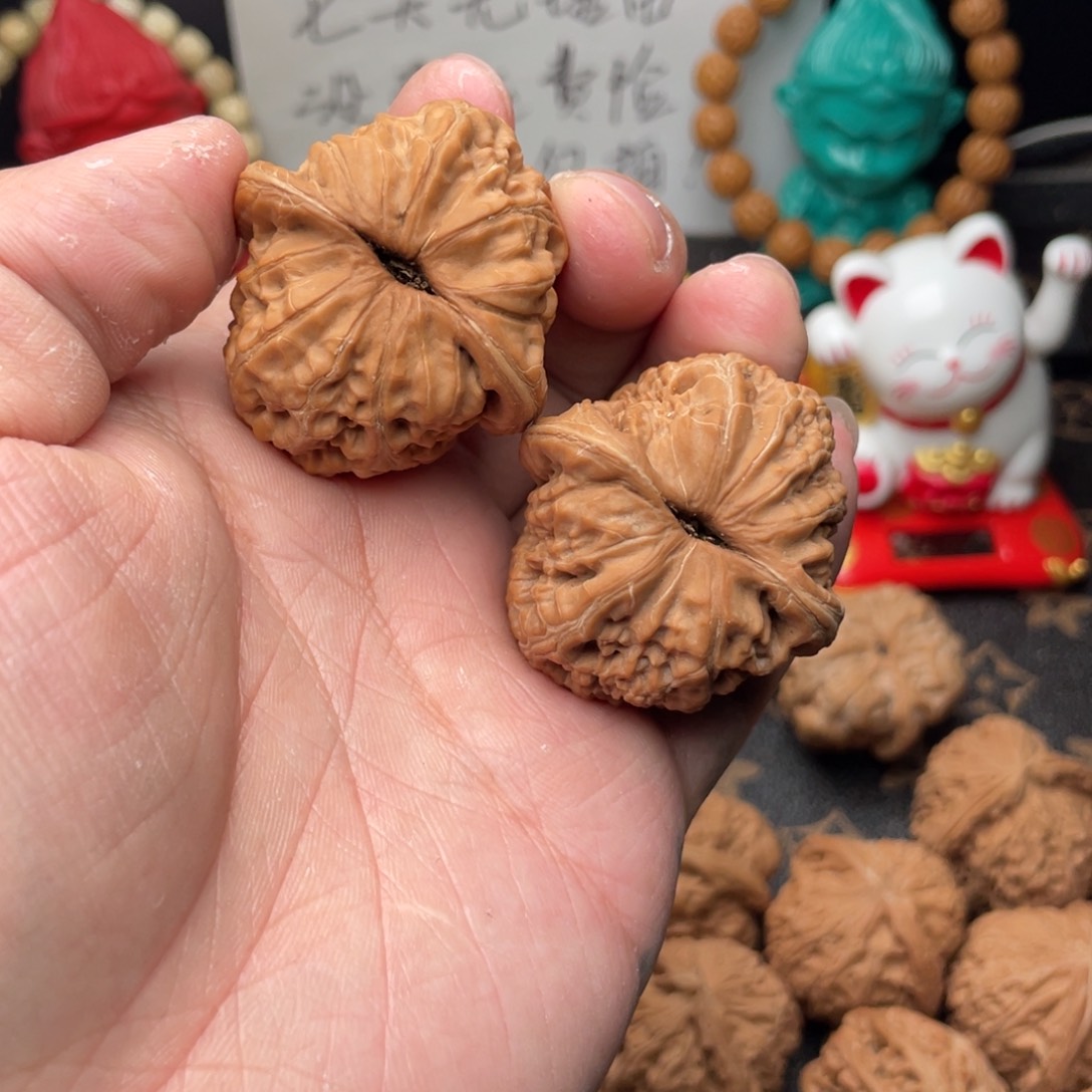 核桃把件长****涛40➕元宝微微水尖无修