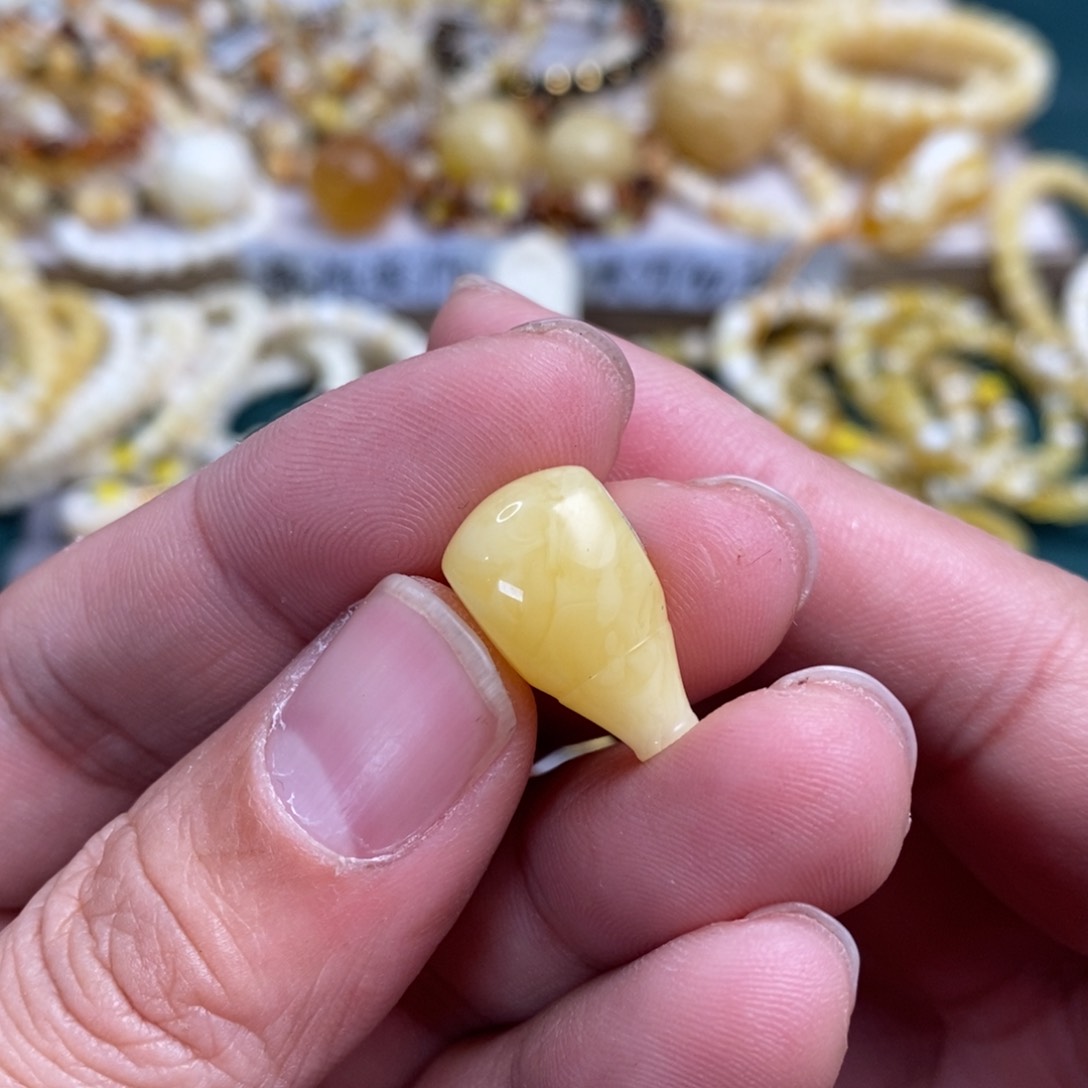 琥珀裸石未镶嵌三通12左右