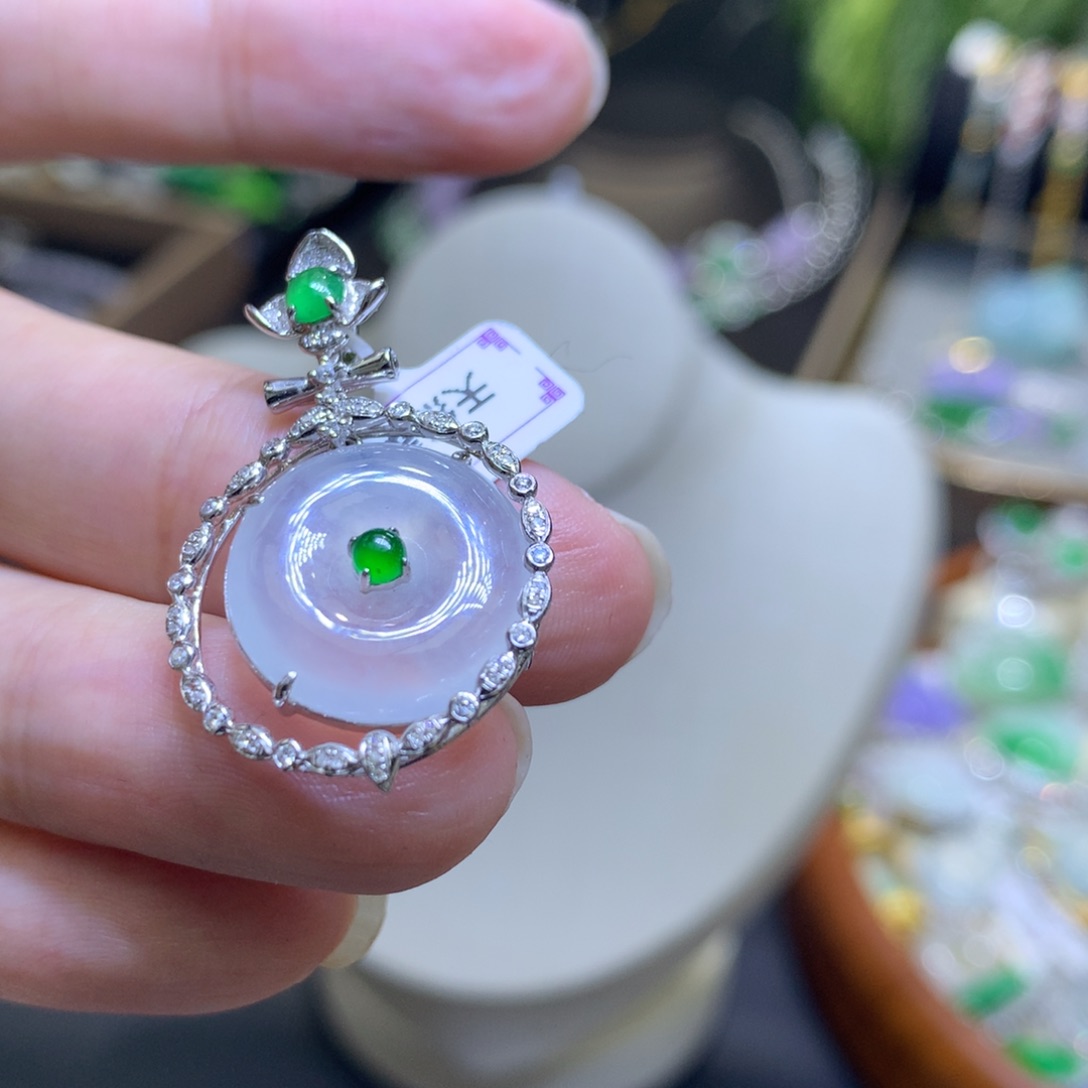 颈饰18K金镶嵌翡翠