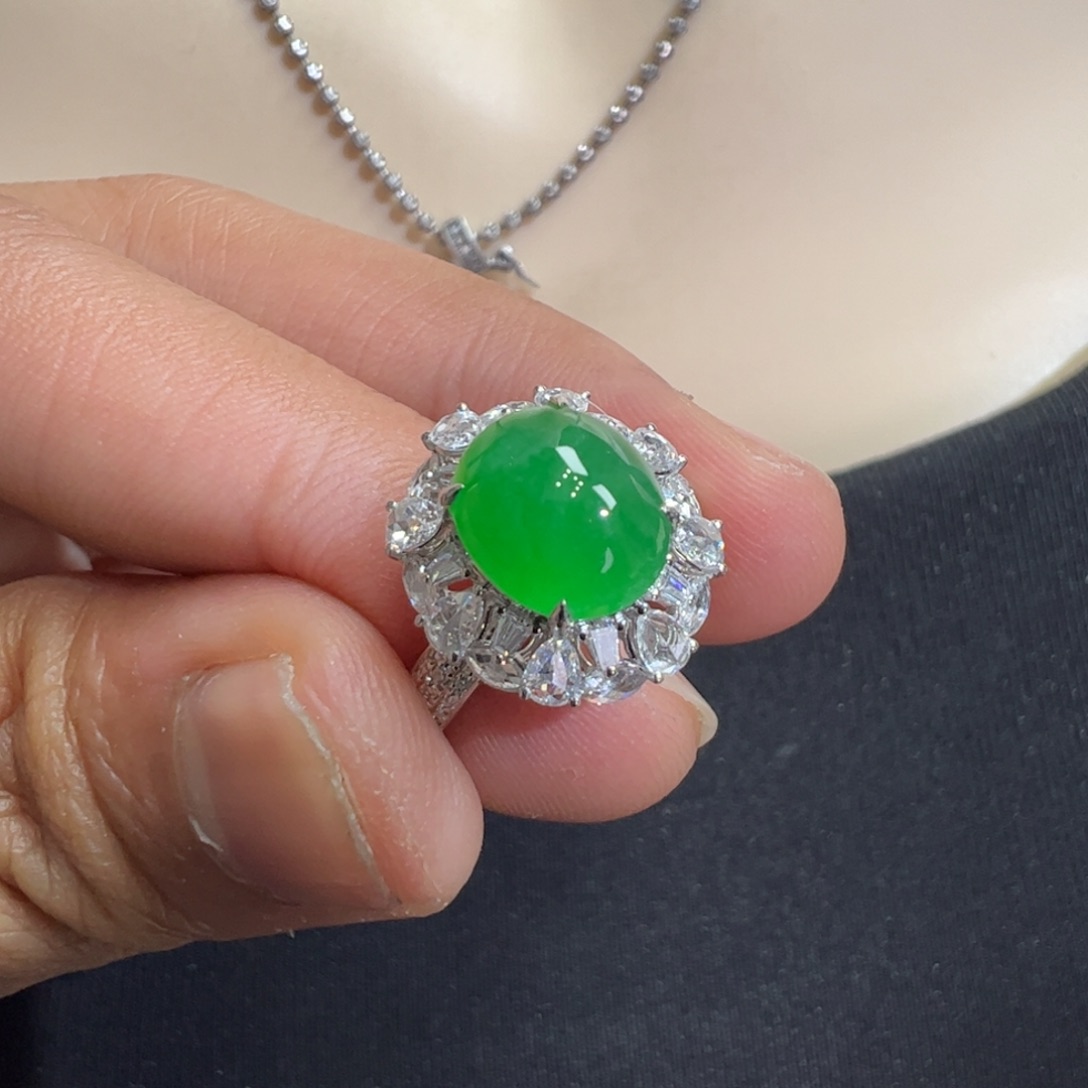 翡翠吊坠(不含链)18K金镶嵌