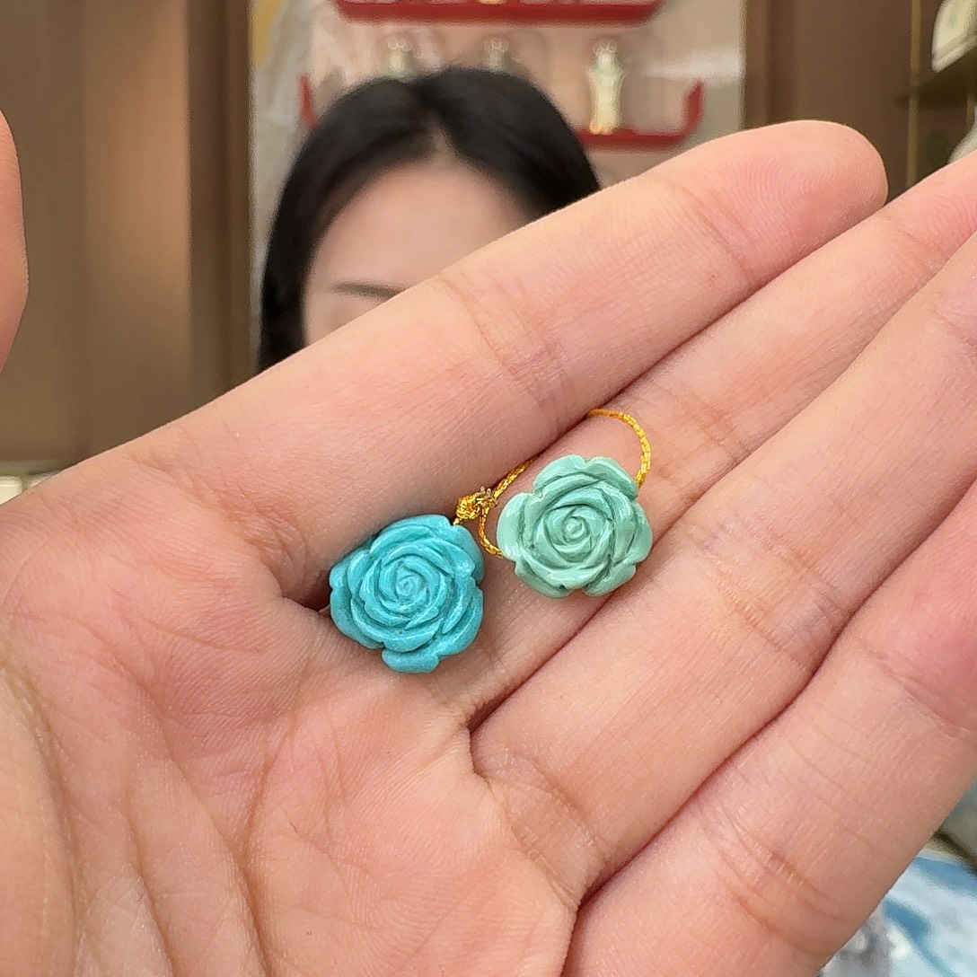 ****高绿松石未镶嵌珠宝奇石