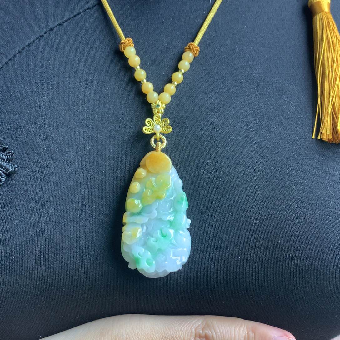 翡翠颈饰未镶嵌翡翠