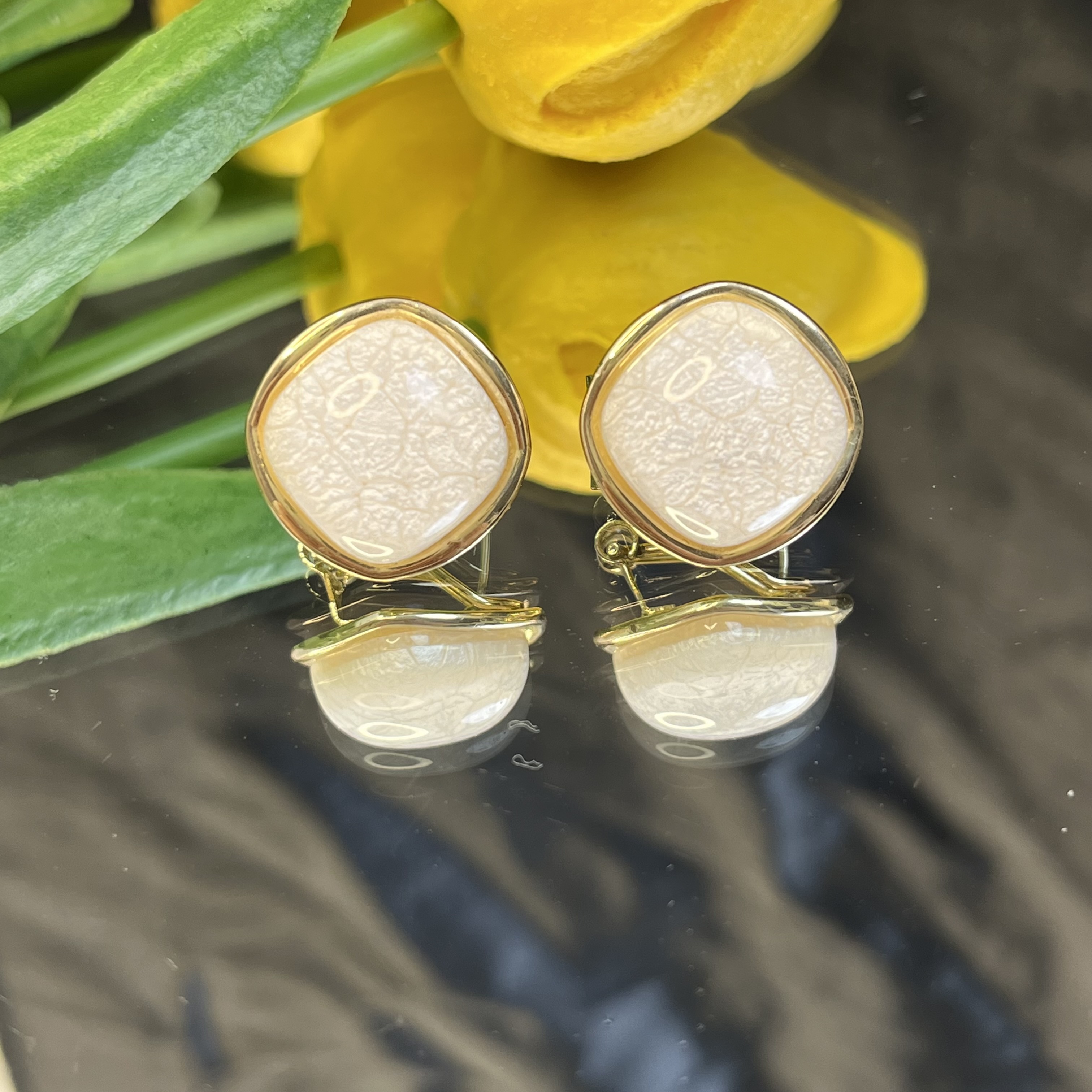 铜合金树脂耳饰 白色百搭日韩气质耳饰金色耳钉饰品女法式简约