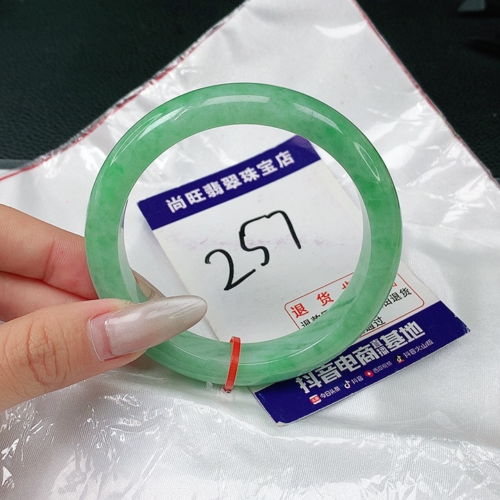 翡翠手镯未镶嵌翡翠12