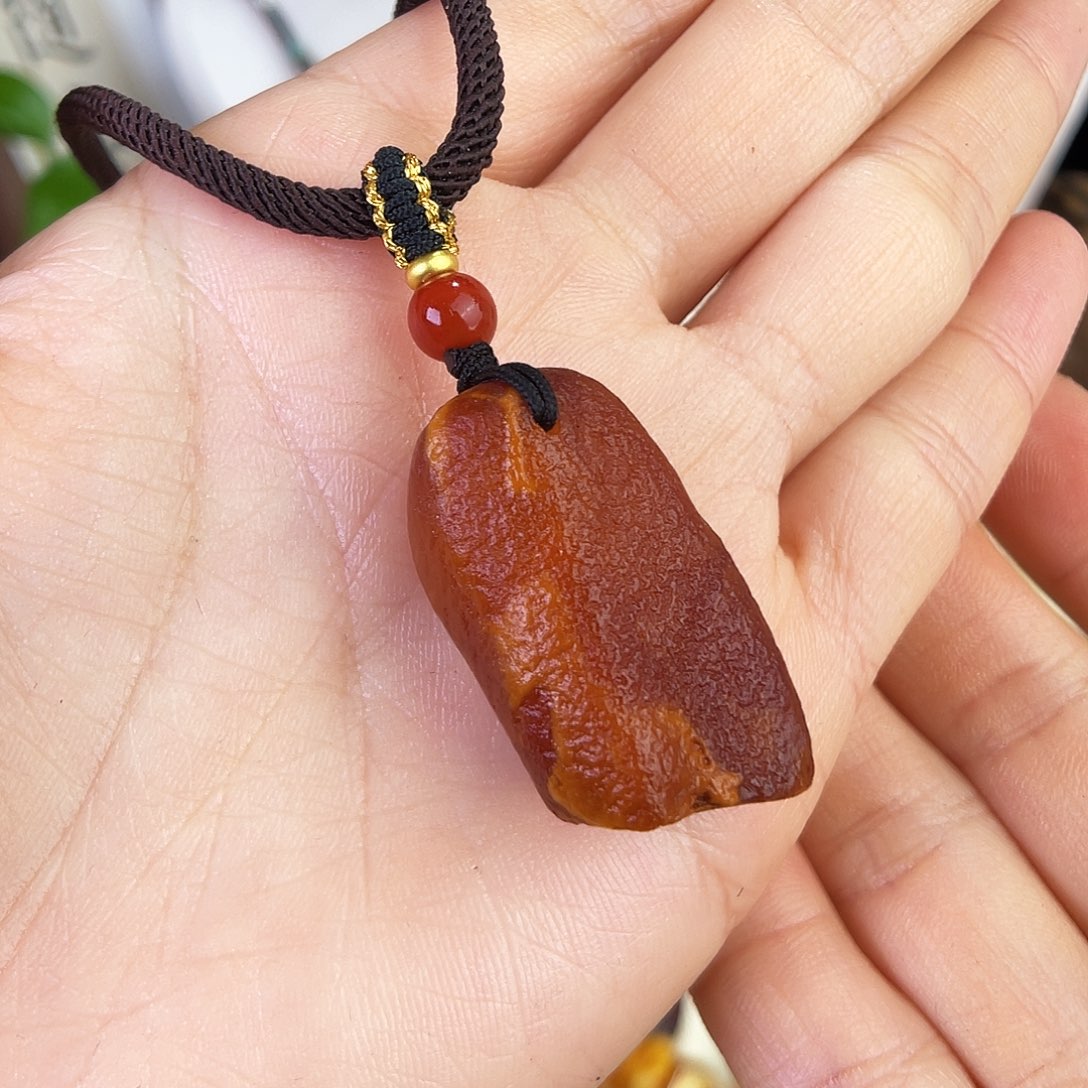 琥珀珠宝奇石未镶嵌，