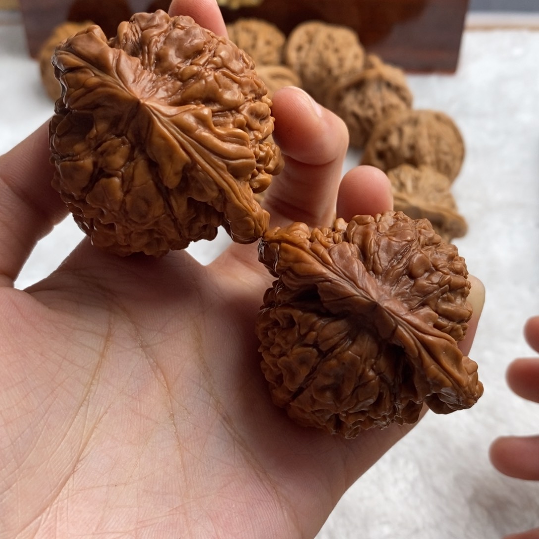 文玩核桃吊坠青****司龙鼎