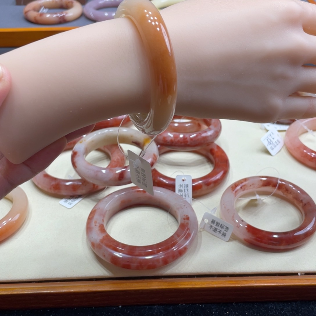 石英质玉手镯未镶嵌猴****军