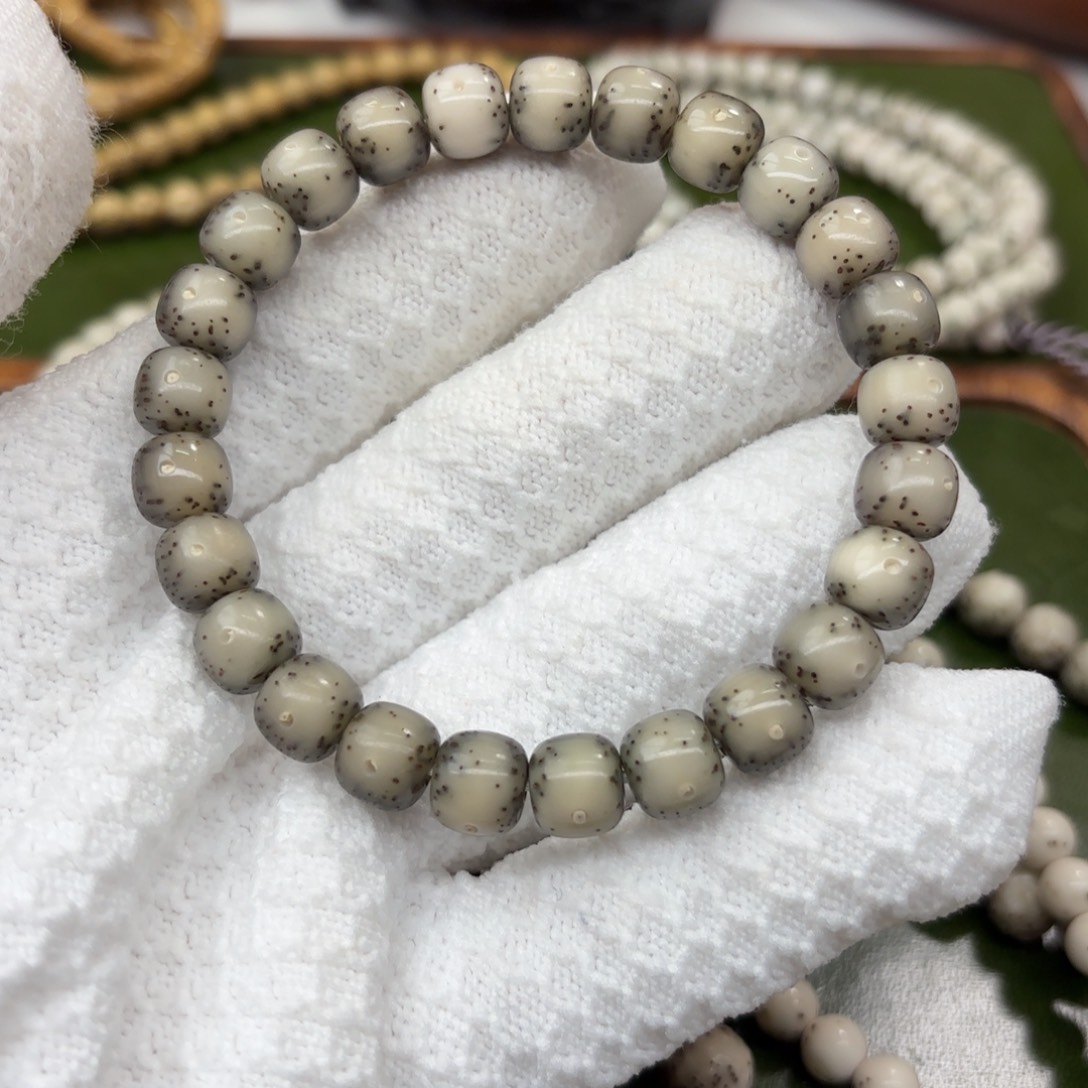 星月菩提吊坠98黑冰玉化通体留白