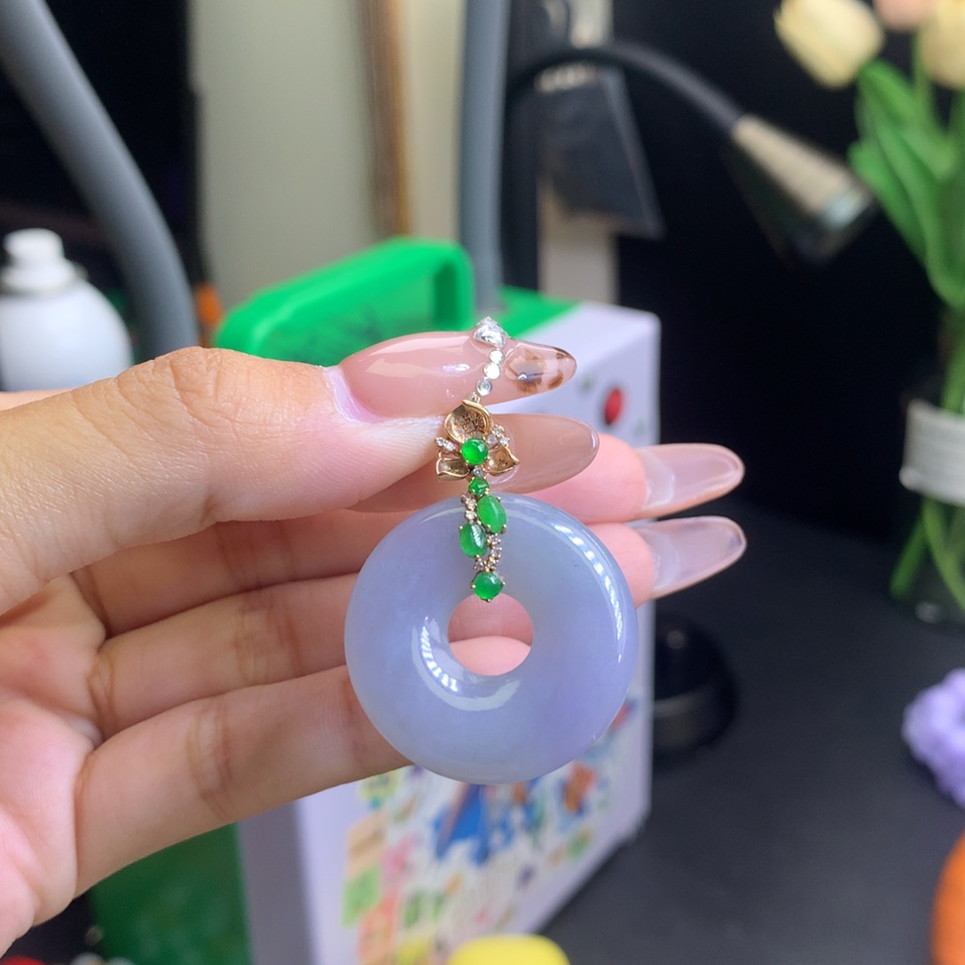 翡翠18K金镶嵌颈饰