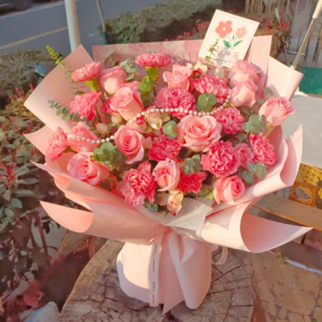 云影优选【黛安娜10枝+关注送10枝粉色康乃馨】昆明鲜花批发次日达