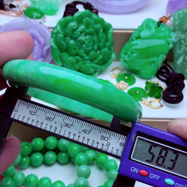 翡翠未镶嵌手镯．．．．．