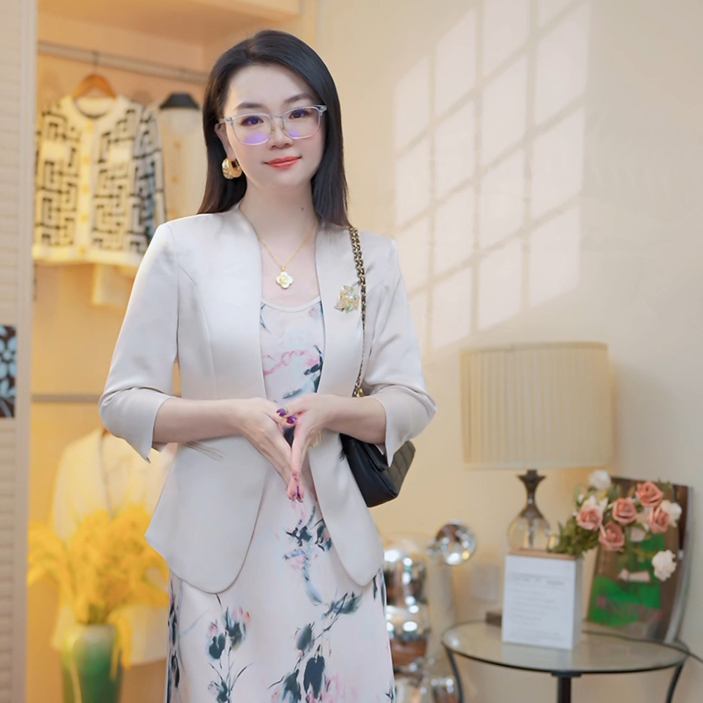 薄款七分袖小西装短款纯色女上衣显瘦休闲静奢风名媛气质修身时尚