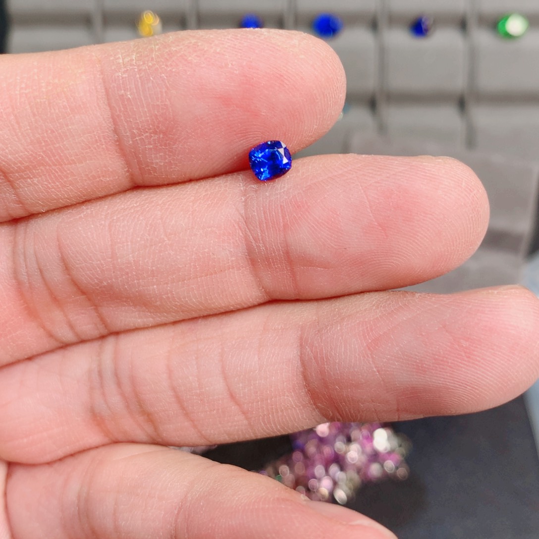 蓝宝石裸石未镶嵌0.62ct 皇家蓝蓝宝石