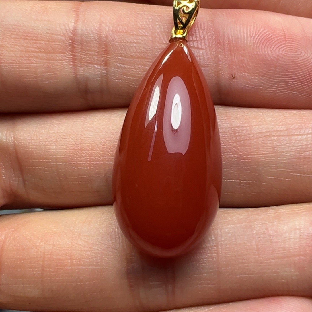 南红玛瑙18K金镶嵌吊坠