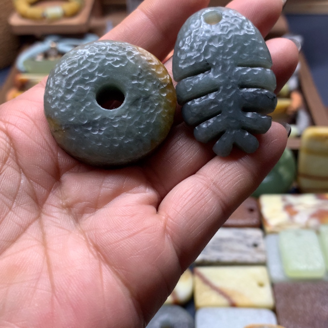 家***喵蛇纹石玉合金颈饰