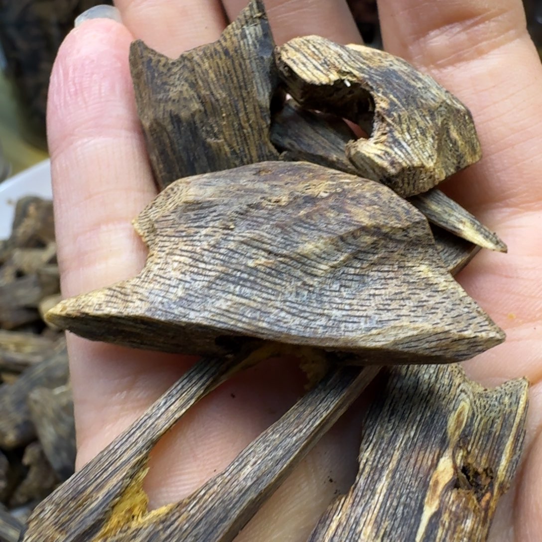 沉香碎屑沉香红骨凹身高油块料50g