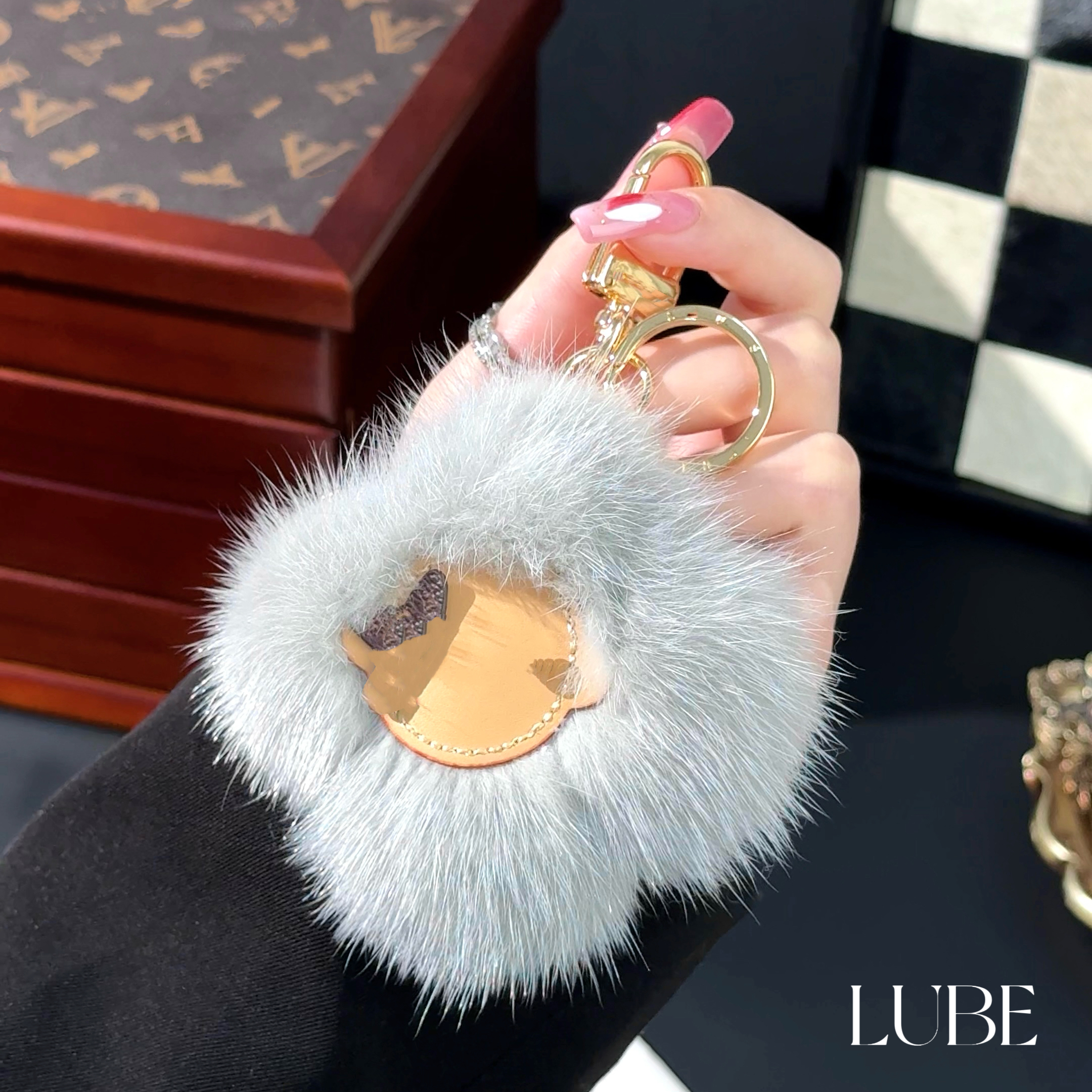 【大象灰VVN】高定手工水貂毛毛球手机挂件适用于安卓苹果手机壳