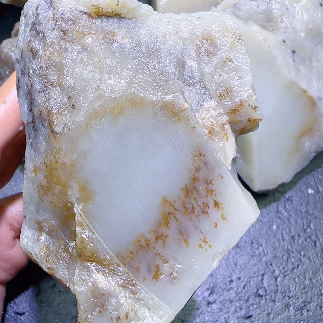 闲***醉和田玉未镶嵌珠宝半成品