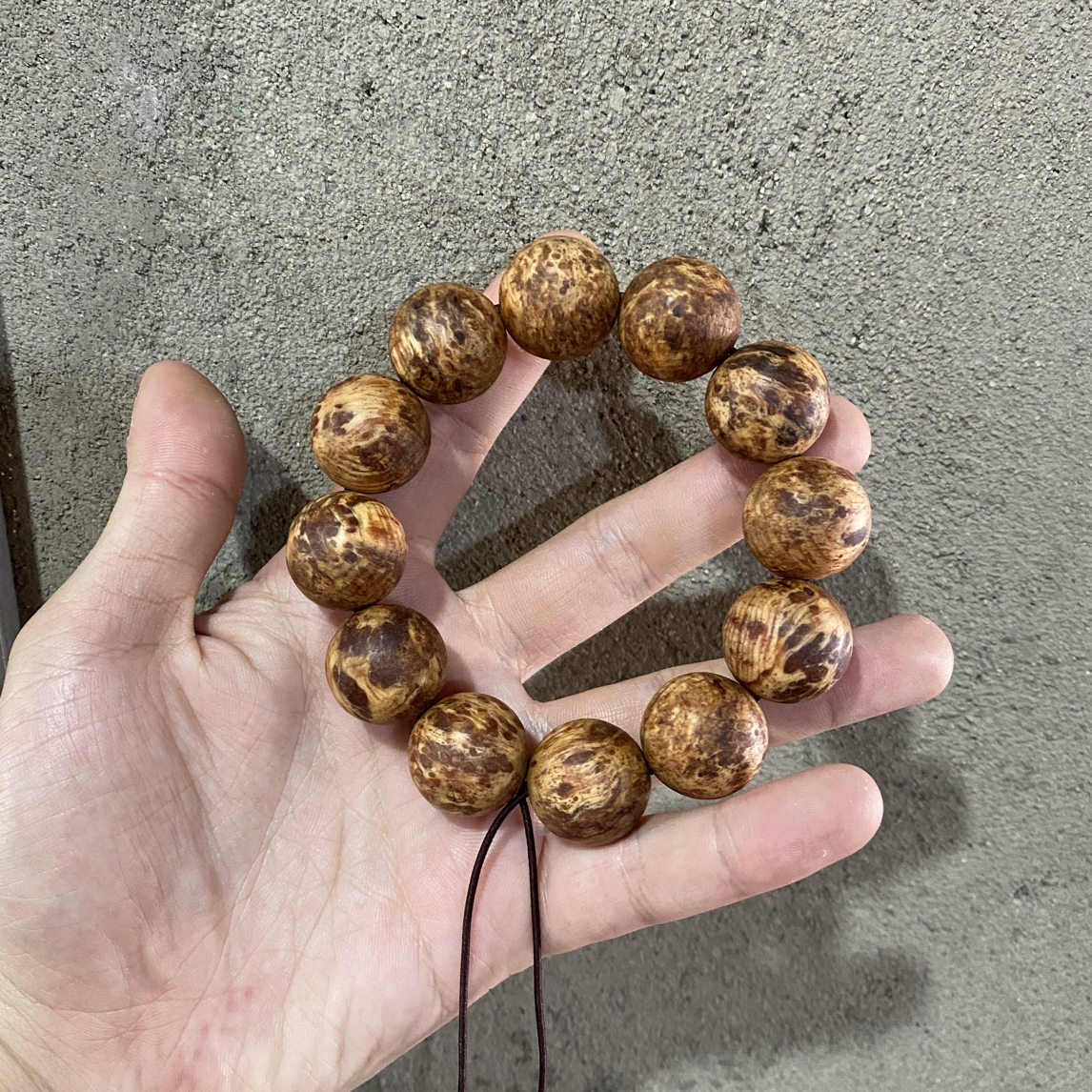 2.0尺寸琥珀木留疤手串