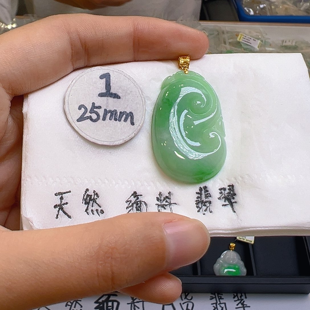 翡翠吊坠(不含链)18K金镶嵌翡翠