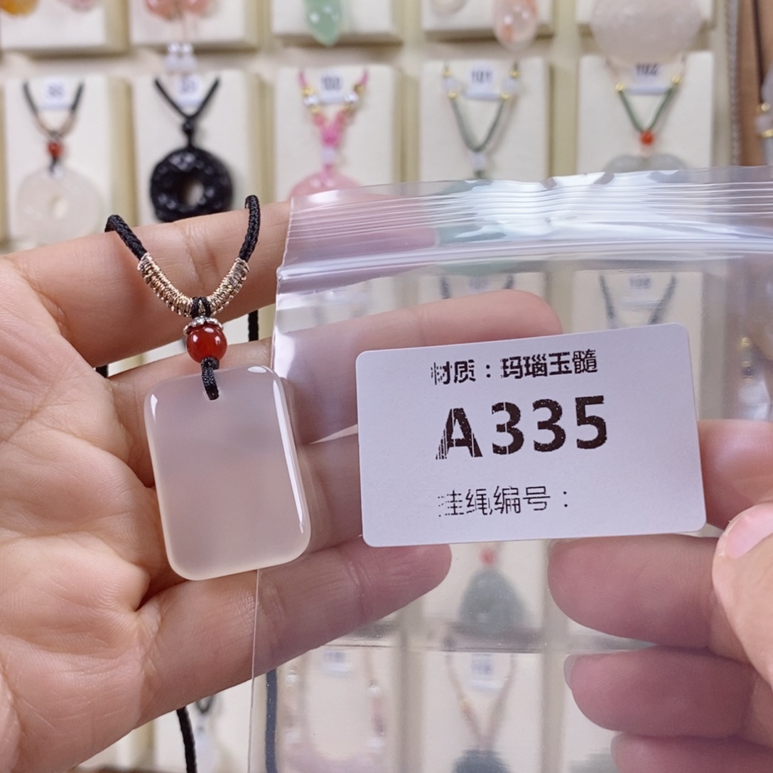 用***淡玛瑙/玉髓未镶嵌颈饰