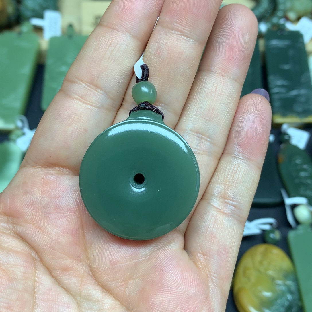 岫岩老玉（透闪石质玉）颈饰未镶嵌