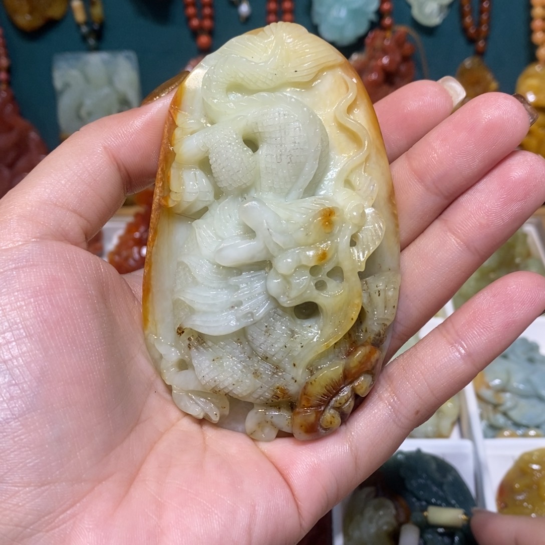 蛇纹石玉未镶嵌颈饰