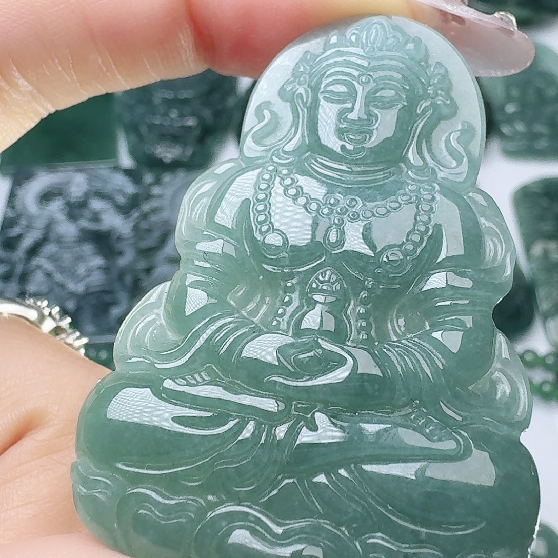 翡翠未镶嵌颈饰天然的A货翡翠多样性发其一 