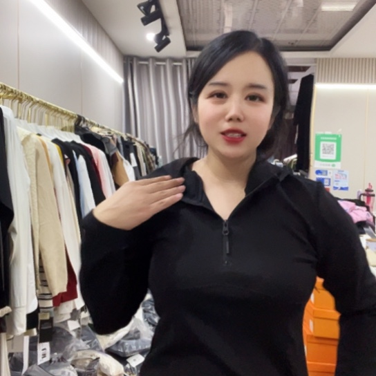 黑色连帽上衣福利清版