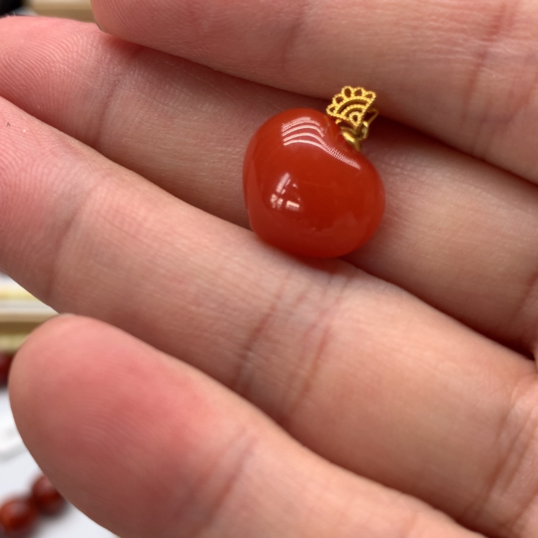 南红玛瑙吊坠18K金镶嵌