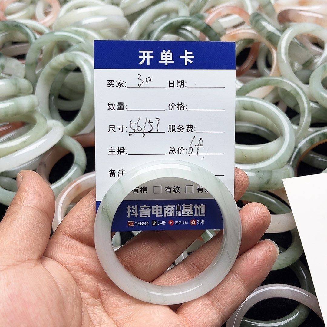 未镶嵌手镯石英质玉30