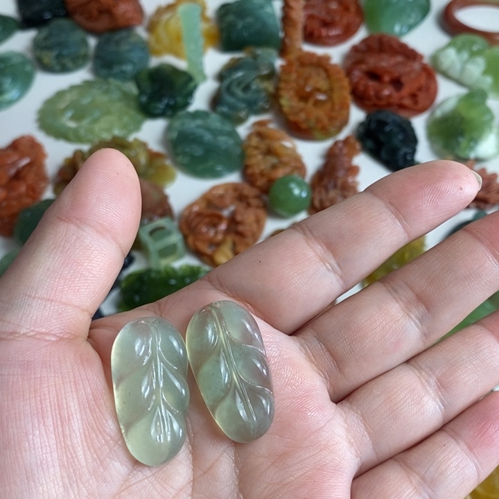 蛇纹石玉颈饰未镶嵌