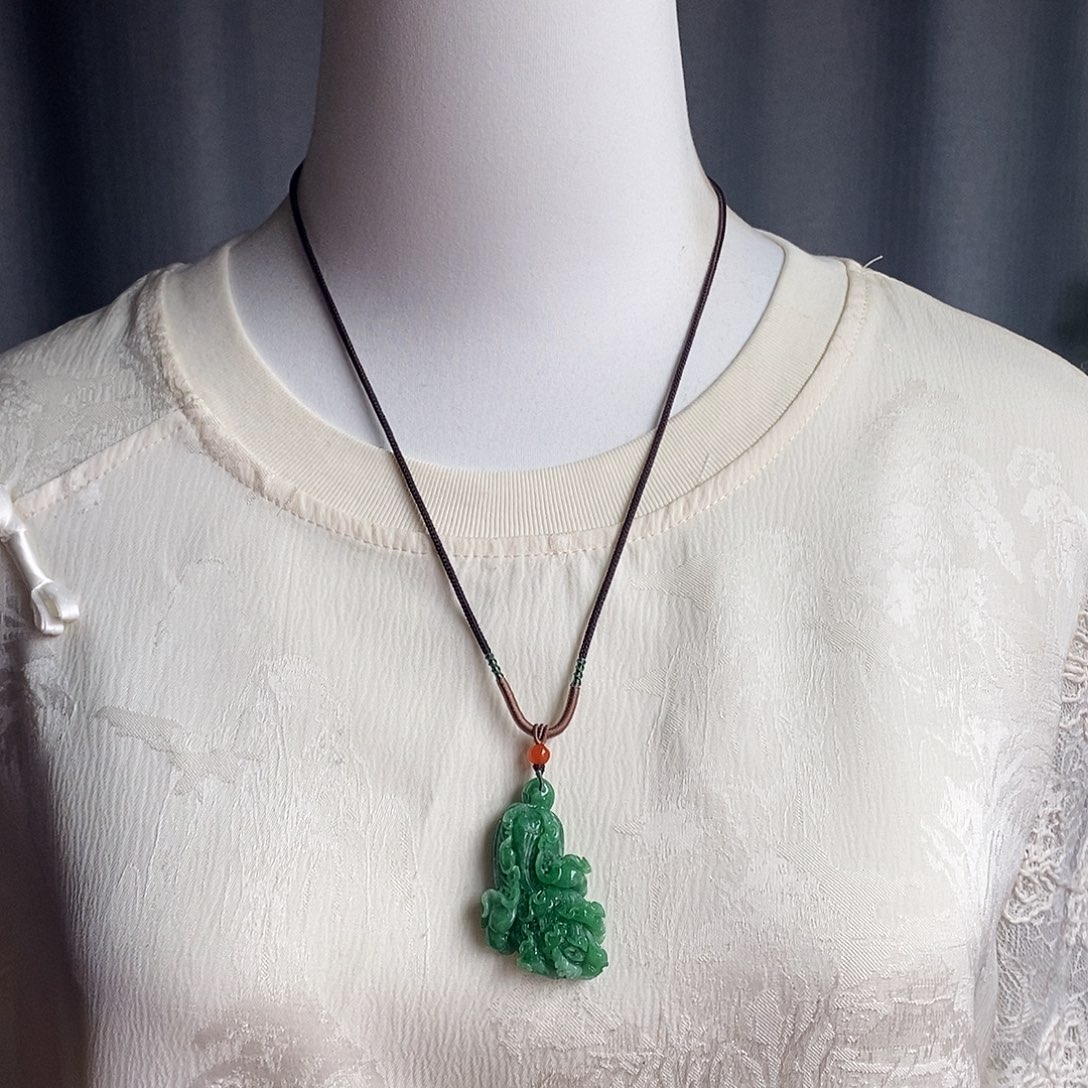 翡翠未镶嵌吊坠(赠链)