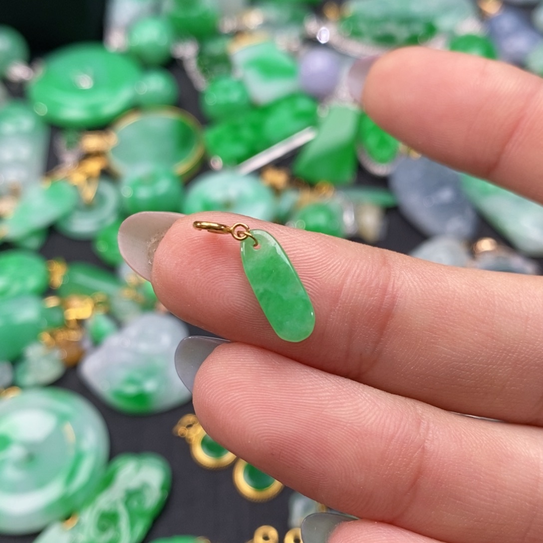 翡翠颈饰18K金镶嵌翡翠