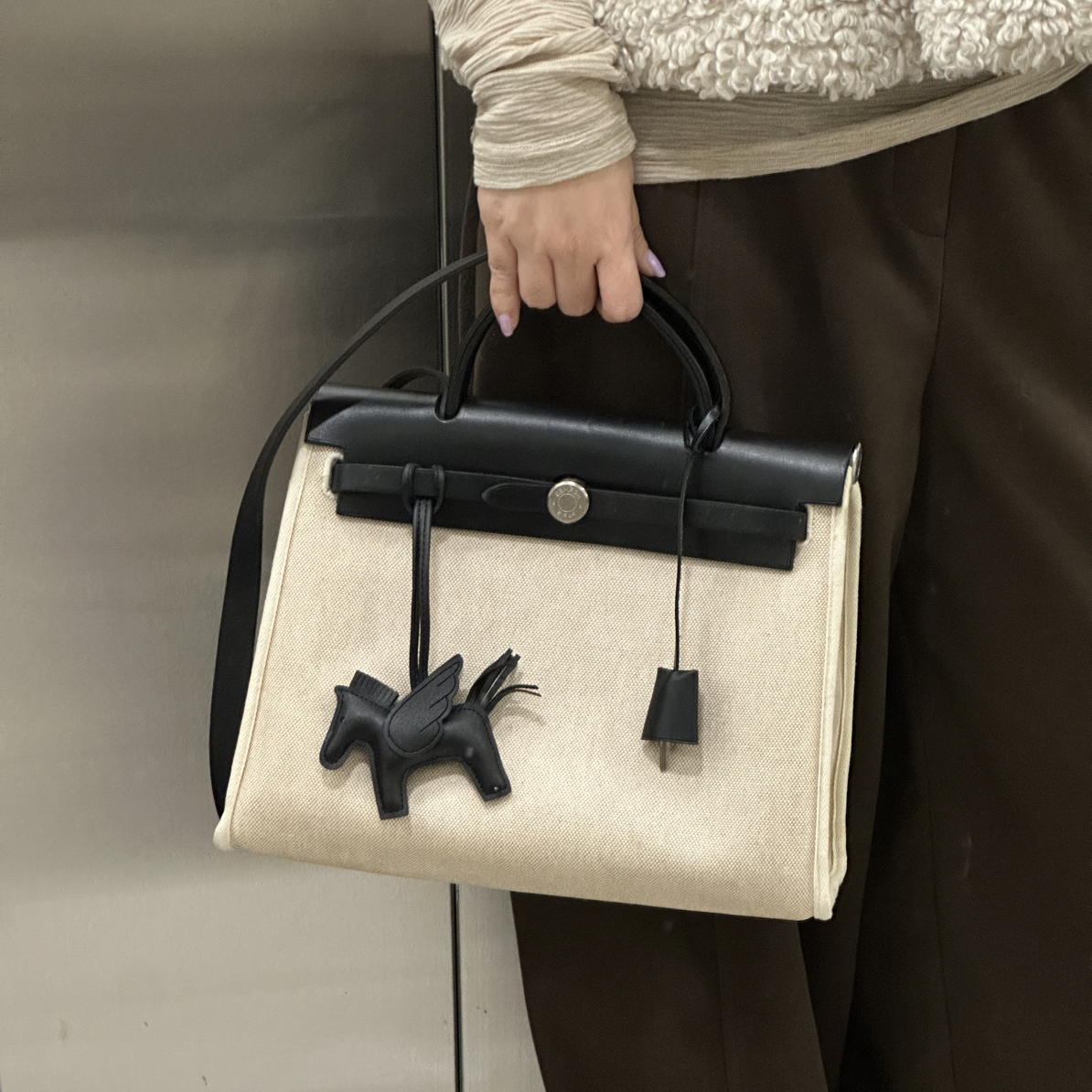 95新 Hermes/爱马仕 31黑色白色双袋银扣herbag斜挎包