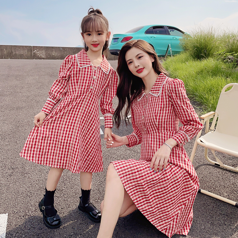 春装炸街亲子装女童中长款新潮格子裙母女装洋气时尚衬衫领连衣裙