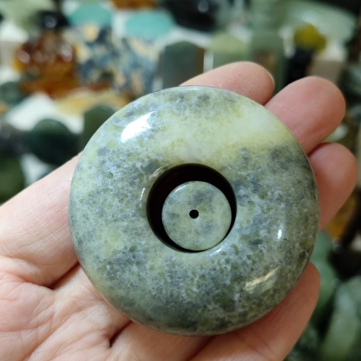 岫玉未镶嵌平安扣