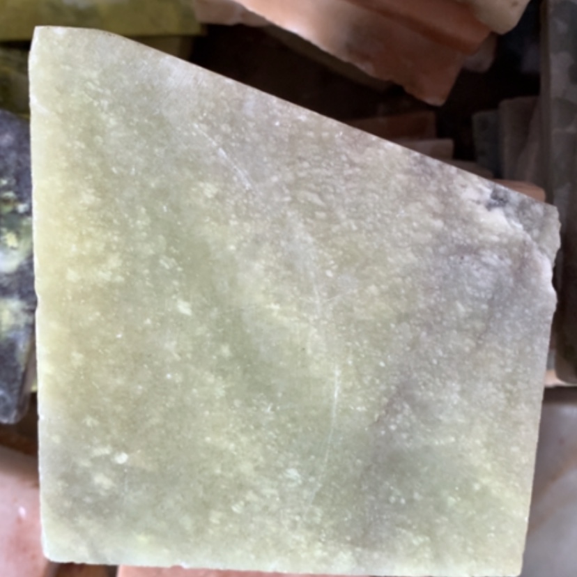 【闪购商品】石英质玉手镯未镶嵌菜花奶绿