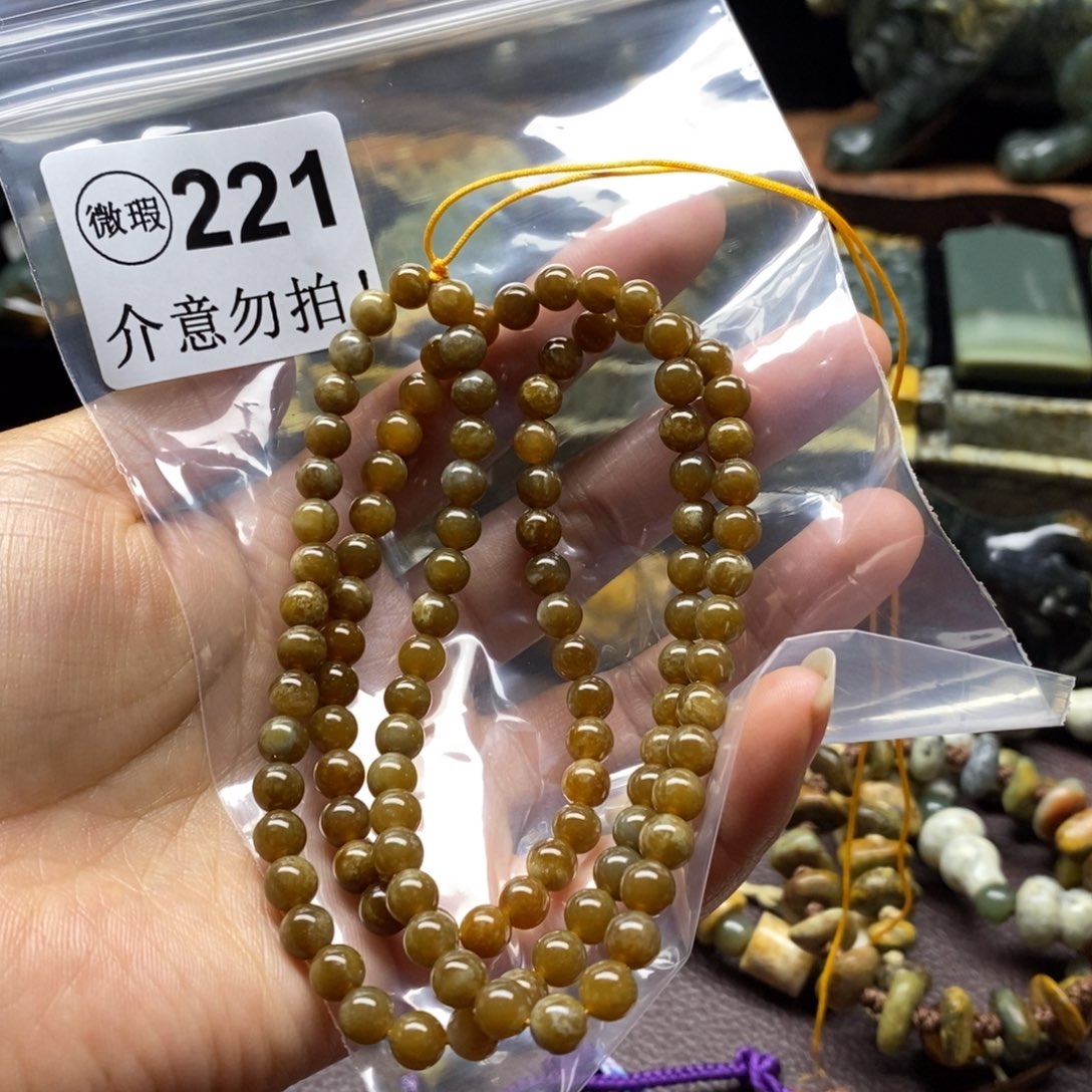 未镶嵌岫岩河磨玉（透闪石质玉）把件