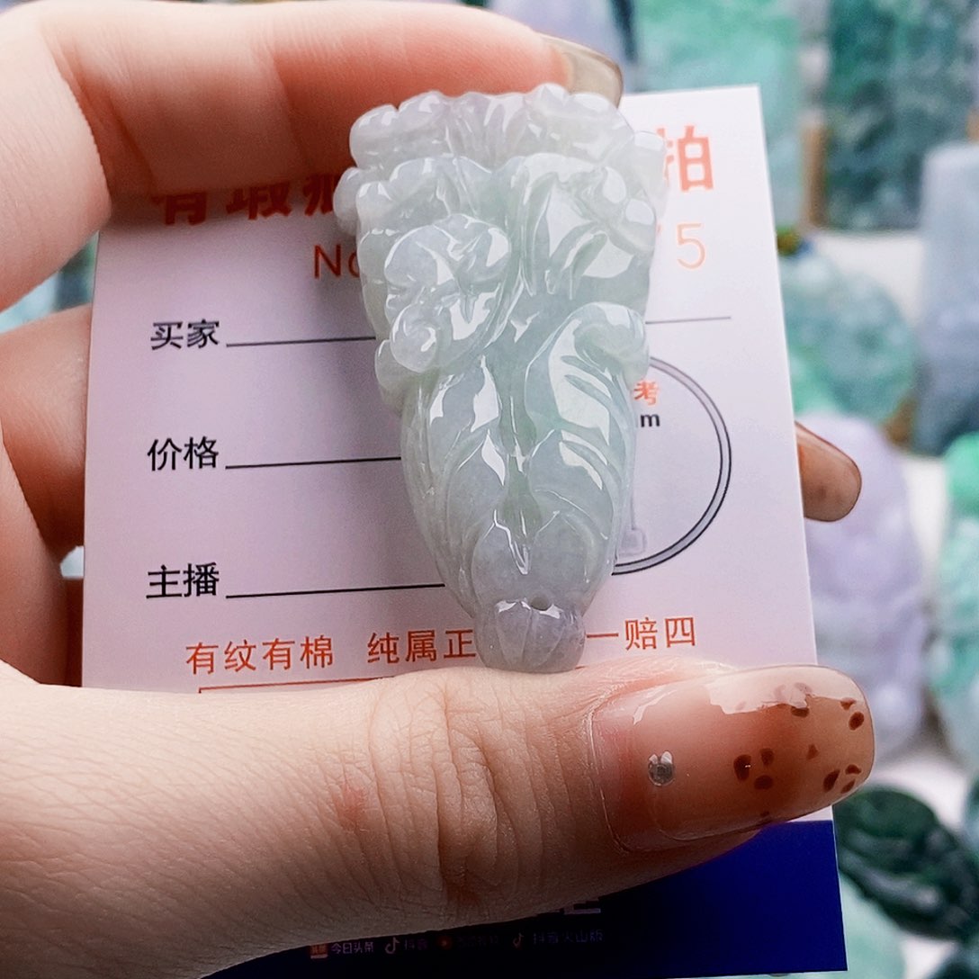 吊坠(不含链)未镶嵌翡翠