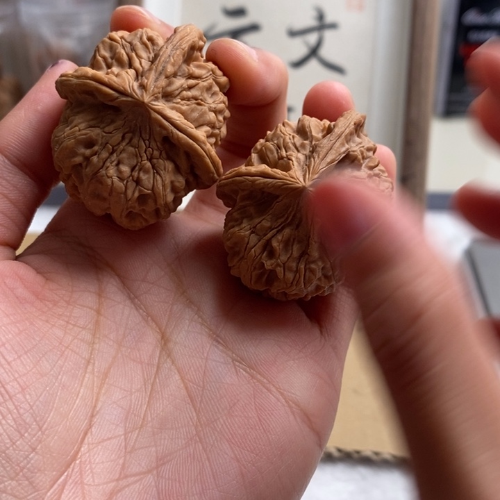 文玩核桃吊坠大*鱼三棱