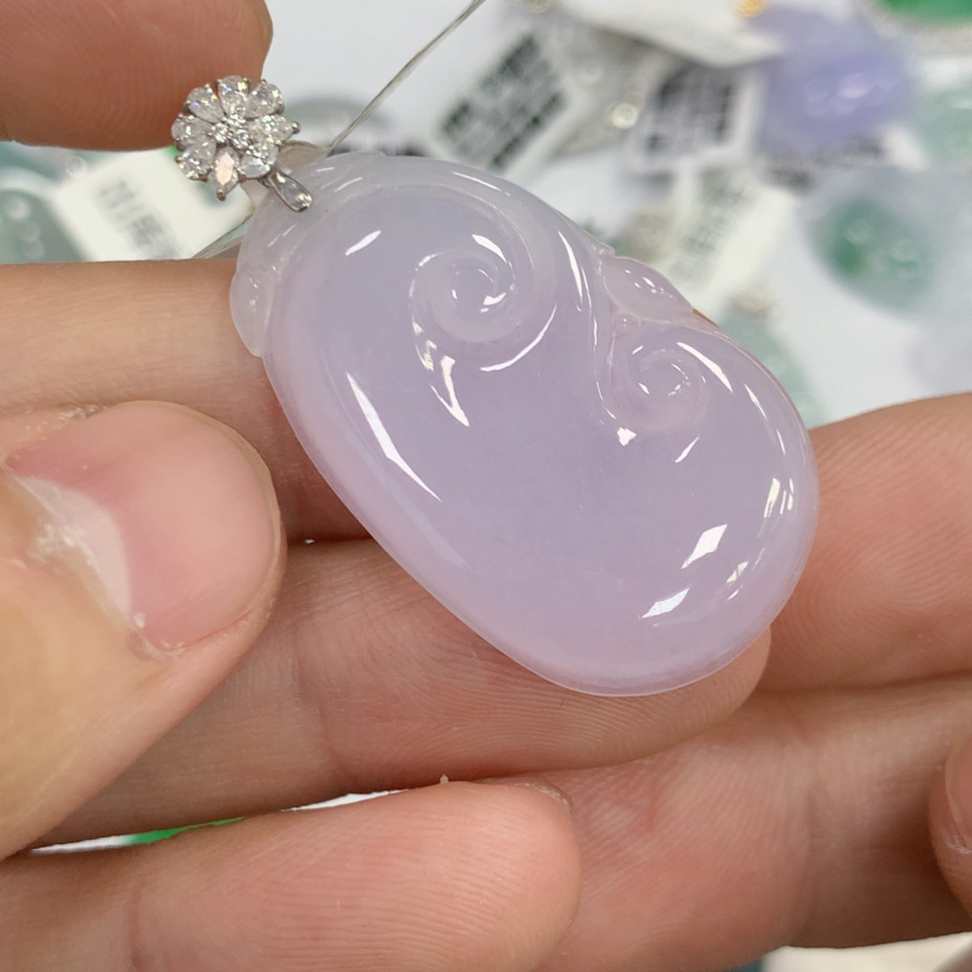 颈饰18K金镶嵌翡翠