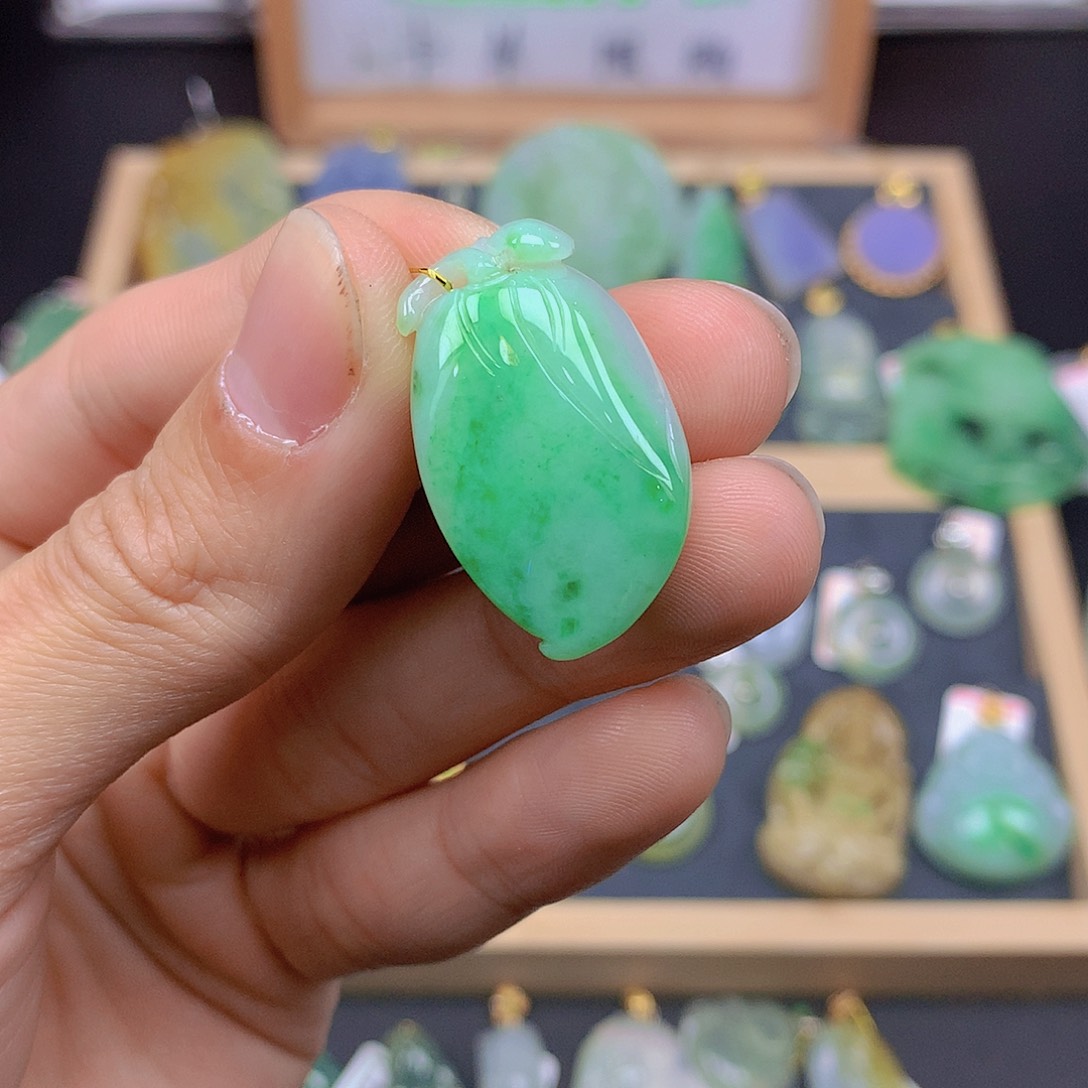 翡翠颈饰未镶嵌翡翠