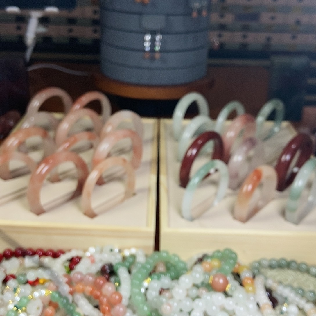 石英质玉颈饰未镶嵌