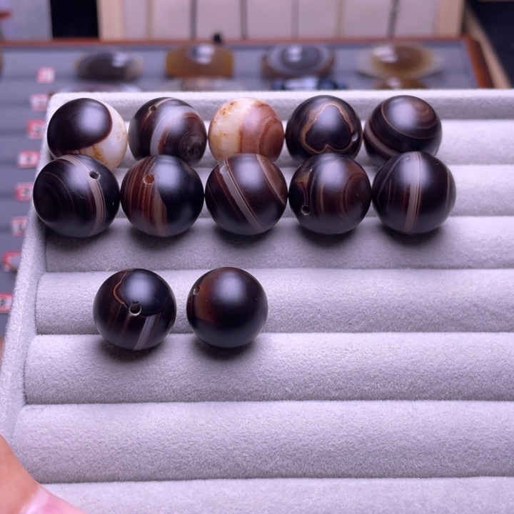 俺***玛瑙/玉髓颈饰未镶嵌